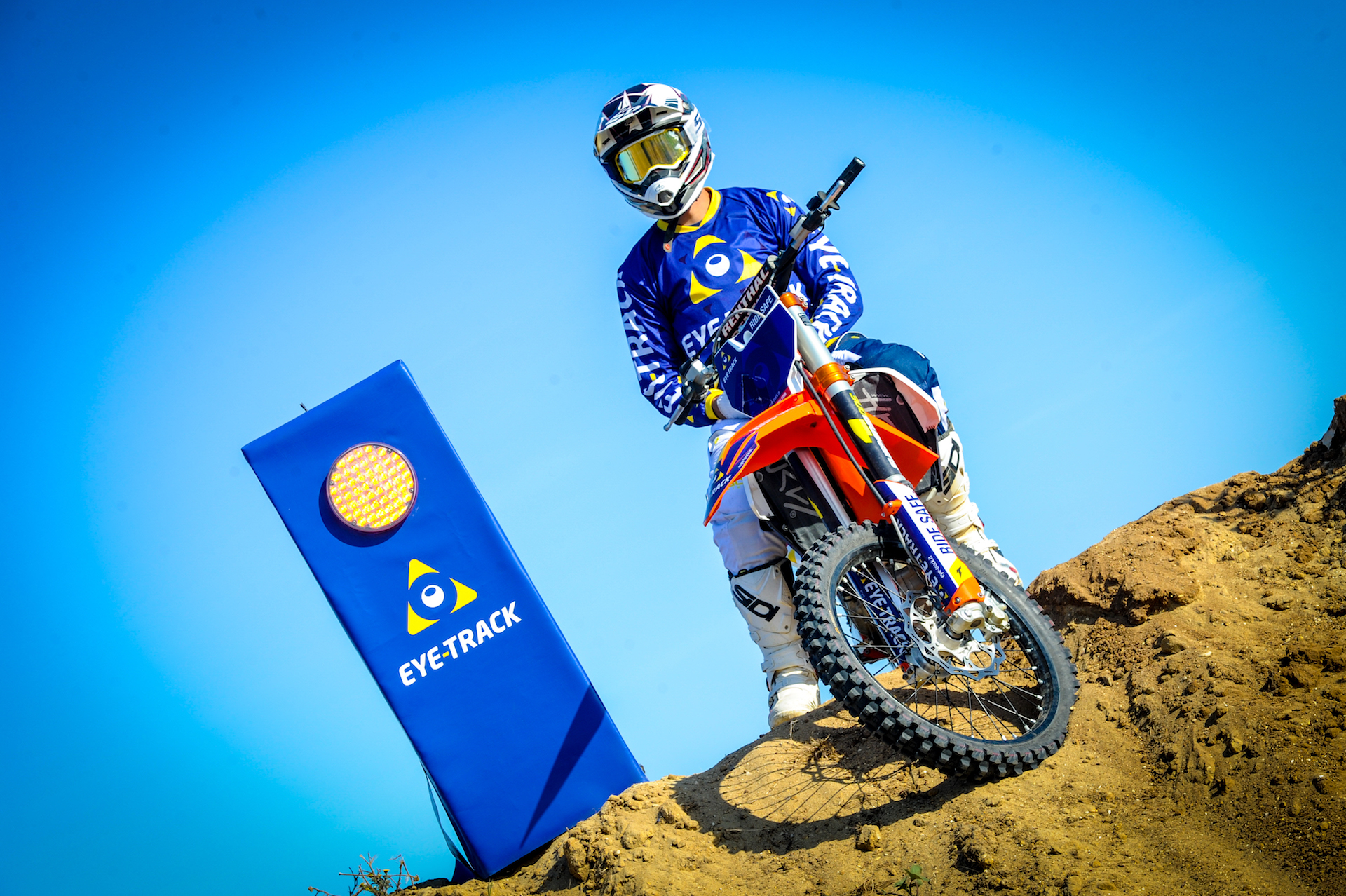 eye track in pista